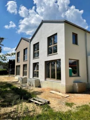 Geisenfeld – Nähe Zentrum! Moderne Neubau-DHH mit Garten, Fußbodenheizung, elektrischen Rollläden, Videosprechanlage, Garage, Stellplatz und Keller!, 85290 Geisenfeld, Doppelhaushälfte