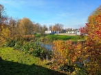 Ausblick zur Ilm - Geisenfeld! Wohnhaus mit Holzkamin, Freisitz, Nebengebäude, 2 Garagen, Keller und großem Garten!
