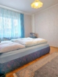 Schlafzimmer Erdgeschoss - Geisenfeld! Wohnhaus mit Holzkamin, Freisitz, Nebengebäude, 2 Garagen, Keller und großem Garten!