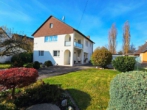 Außenansicht - Geisenfeld! Wohnhaus mit Holzkamin, Freisitz, Nebengebäude, 2 Garagen, Keller und großem Garten!