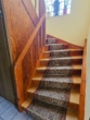 Treppe zum Obergeschoss - Geisenfeld! Wohnhaus mit Holzkamin, Freisitz, Nebengebäude, 2 Garagen, Keller und großem Garten!