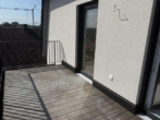 Balkon - Geisenfeld! 3,5-ZKB DG-Whg. mit Balkon, Aufzug, FBH, elektr. Rollläd., Videosprech. und TG-Stellpl.!