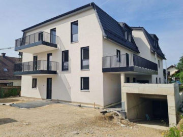 Geisenfeld! 3,5-ZKB Dachgeschoss-Whg. mit 10,50 m² Ost-Balkon, Aufzug, Fußbodenheizung, elektrischen Rollläden, Videosprechanlage und TG-Stellplatz!, 85290 Geisenfeld, Etagenwohnung