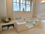 Badewanne im Bad - Scheyern! Einfamilienhaus mit Einbauküche, Sauna, Holzkamin, FBH, Belüftungsanlage und Doppelgarage!