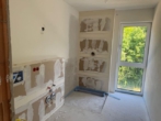 Badezimmer - Erstbezug! 2-ZKB im 1. OG mit Balkon, Fußbodenhzg., elektr. Rollläden, Videosprechanl. u. Keller!