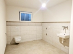 Waschraum im Keller - Hohenwart! 4-ZKB Erdgeschoss-Whg. + 46 m² Hobbykeller, Privatgarten, Fußbodenheizung, elektrische Rollläden, Videosprechanlage, Garage u. Stellplatz!