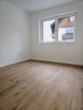 Schlafzimmer Erdgeschoss - 4-ZKB mit 101 m² Wohn-/Nutzfläche im Erdgeschoss (Hochparterre) und Souterrain! 2 Bäder! FBH/elektr. Rollläden/Videosprech./Carport + Stellplatz!