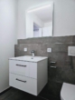 Waschtisch - Bad Erdgeschoss - 4-ZKB mit 101 m² Wohn-/Nutzfläche im Erdgeschoss (Hochparterre) und Souterrain! 2 Bäder! FBH/elektr. Rollläden/Videosprech./Carport + Stellplatz!