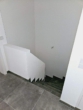 Treppe zum internen Keller - 4-ZKB mit 101 m² Wohn-/Nutzfläche im Erdgeschoss (Hochparterre) und Souterrain! 2 Bäder! FBH/elektr. Rollläden/Videosprech./Carport + Stellplatz!