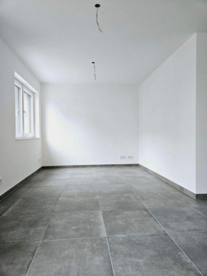 4-ZKB mit 101 m² Wohn-/Nutzfläche im Erdgeschoss (Hochparterre) und Souterrain! 2 Bäder! FBH/elektr. Rollläden/Videosprech./Carport + Stellplatz!, 85276 Pfaffenhofen an der Ilm, Wohnung