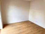 Schlafzimmer - PAF! Neubau! 2-ZKB EG-Whg. mit 11,06 m² Süd-/West-Terrasse, Garten, FBH, elekt. Rollläden., STP!