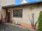 Zugang Garage 1 vom Garten - Pfaffenhofen! Zweifamilienhaus mit Wintergarten, PV-Anlage, großer Garage und Garten! Zentrale Lage!