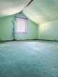 Spitzboden - Wohnung OG - Pfaffenhofen! Zweifamilienhaus mit Wintergarten, PV-Anlage, großer Garage und Garten! Zentrale Lage!