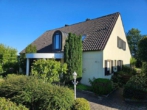 Außenansicht - Wolnzach! Wohnhaus mit zwei Wohneinheiten und großem Grundstück! Kachelofen/Wintergarten/Pool/Sauna!