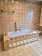 Badewanne Bad EG - Wolnzach! Wohnhaus mit zwei Wohneinheiten und großem Grundstück! Kachelofen/Wintergarten/Pool/Sauna!