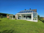 Außenansicht - Wolnzach! Wohnhaus mit zwei Wohneinheiten und großem Grundstück! Kachelofen/Wintergarten/Pool/Sauna!