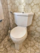 Toilette Bad DG - Wolnzach! Wohnhaus mit zwei Wohneinheiten und großem Grundstück! Kachelofen/Wintergarten/Pool/Sauna!