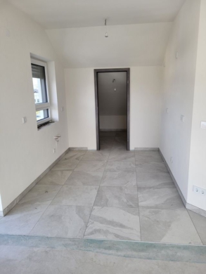 Erstbezug! 3,5-Zimmer DG-Whg. in Hohenwart mit FBH, elektr. Rollläden, Garage und Außenstpl., 86558 Hohenwart, Wohnung