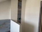 Badezimmer - Erstbezug! 3,5-Zimmer DG-Whg. in Hohenwart mit FBH, elektr. Rollläden, Garage und Außenstpl.