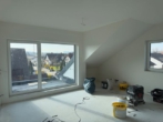Ess-/Wohnbereich - Erstbezug! 3,5-Zimmer DG-Whg. in Hohenwart mit FBH, elektr. Rollläden, Garage und Außenstpl.