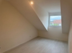 Schlafzimmer - Erstbezug! 3,5-Zimmer DG-Whg. in Hohenwart mit FBH, elektr. Rollläden, Garage und Außenstpl.